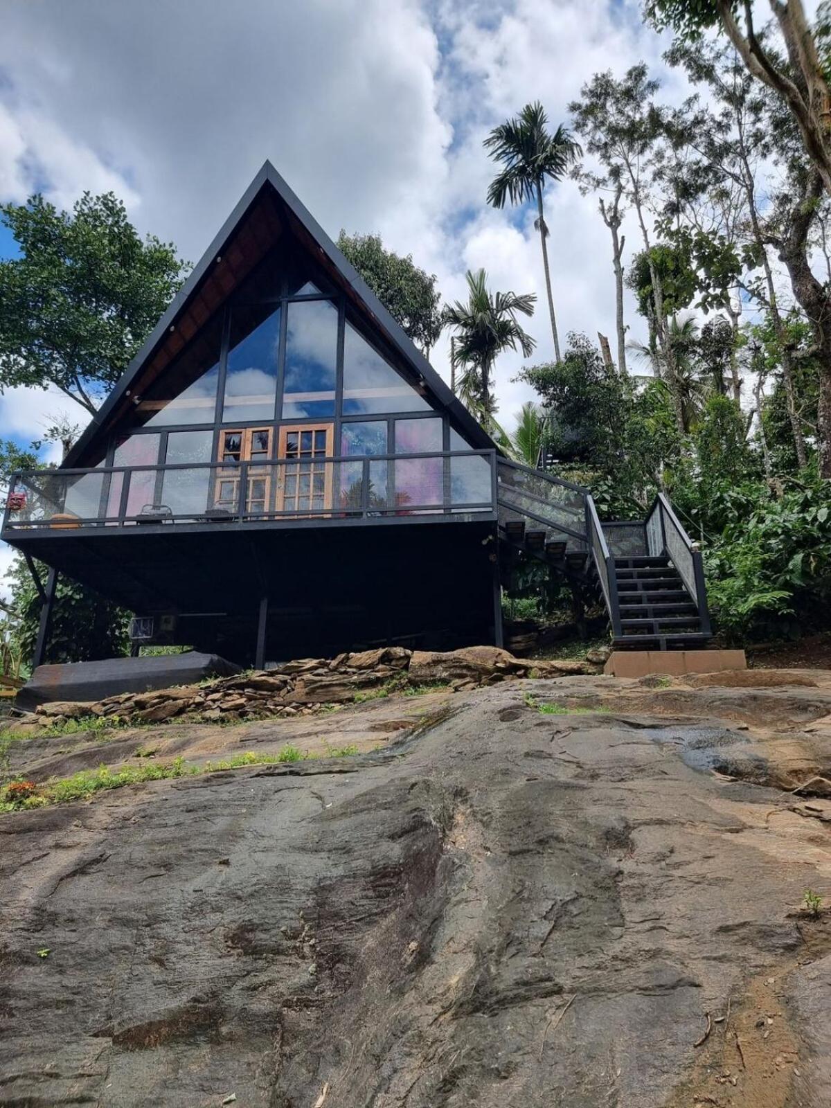 Whiskeywoods Villa Madikeri Exteriör bild